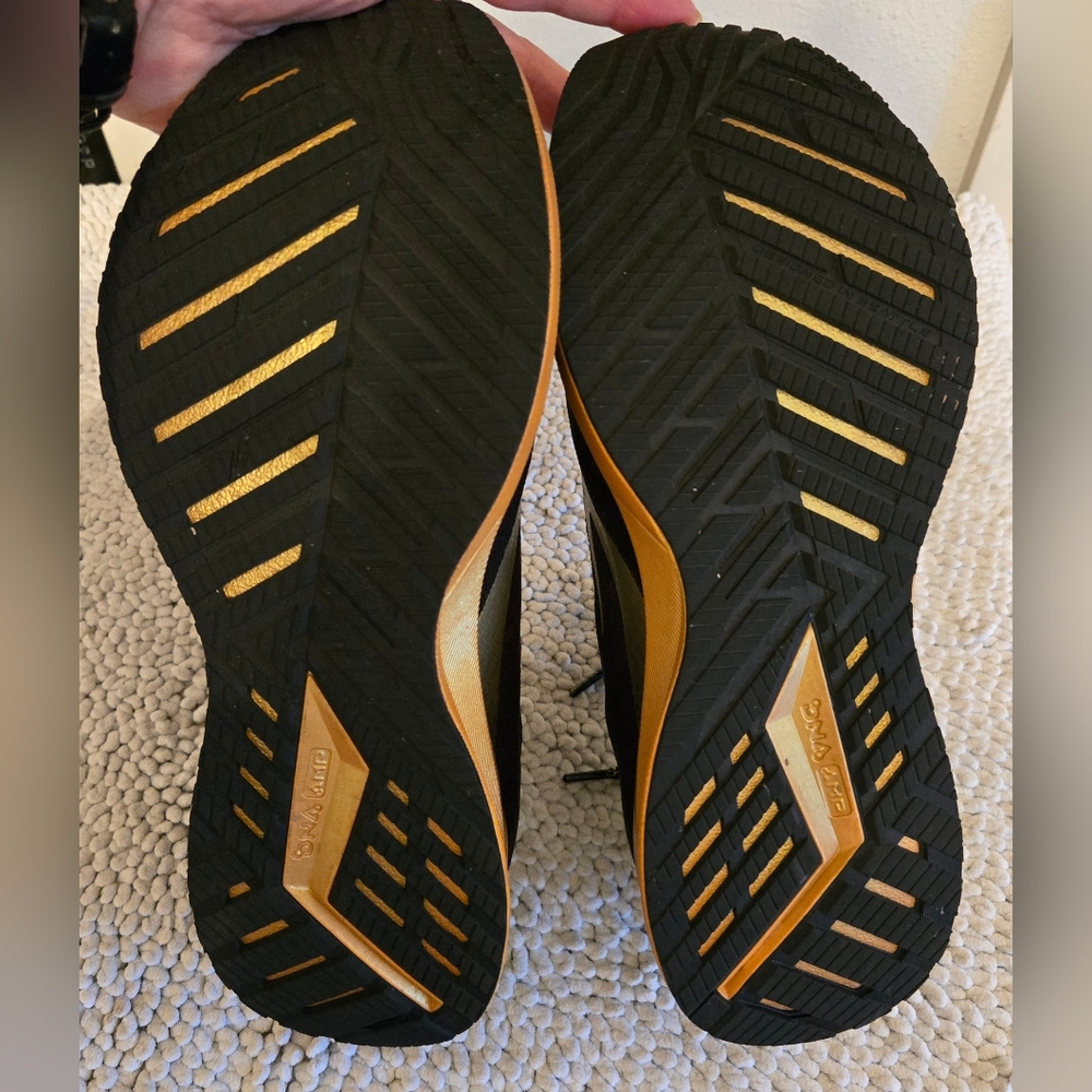 Brooks Levitate 4.0 Womens Black And Gold Running Shoe Sz 11 - Picture 7 of 7